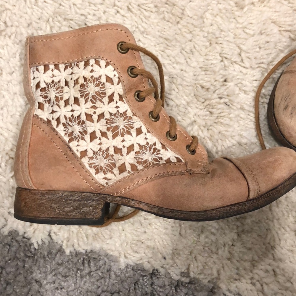 Shoes - Picture 3 of 4